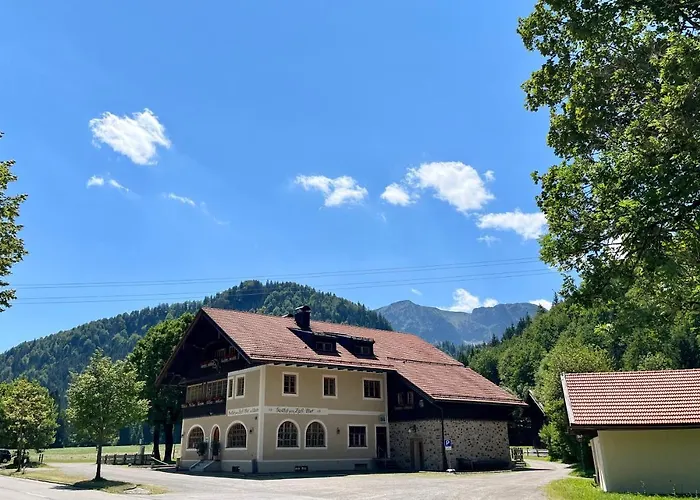 Ferienwohnungen Zipflwirt